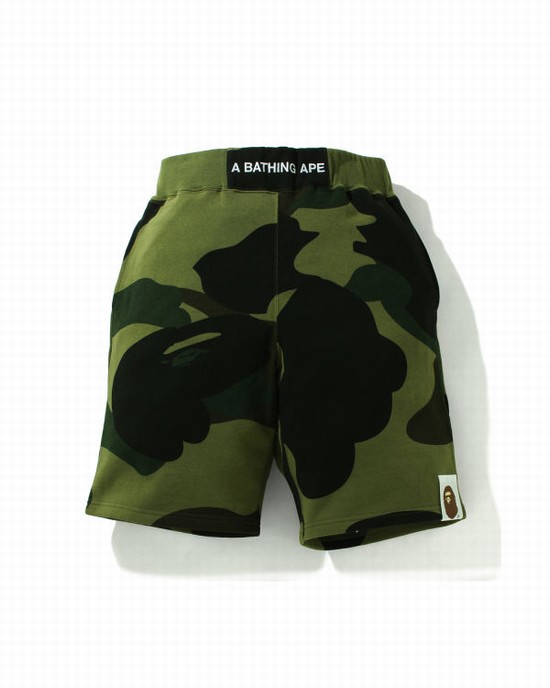 Green Bape Giant 1st Camo Wide Fit Men's Shorts | ZA-71593